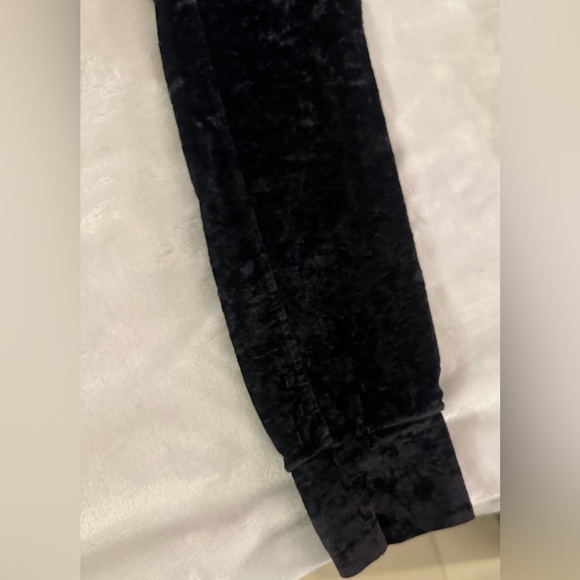 Lululemon size 2 ready to crush black joggers. Like new. $128 retail. High rise - Picture 11 of 12